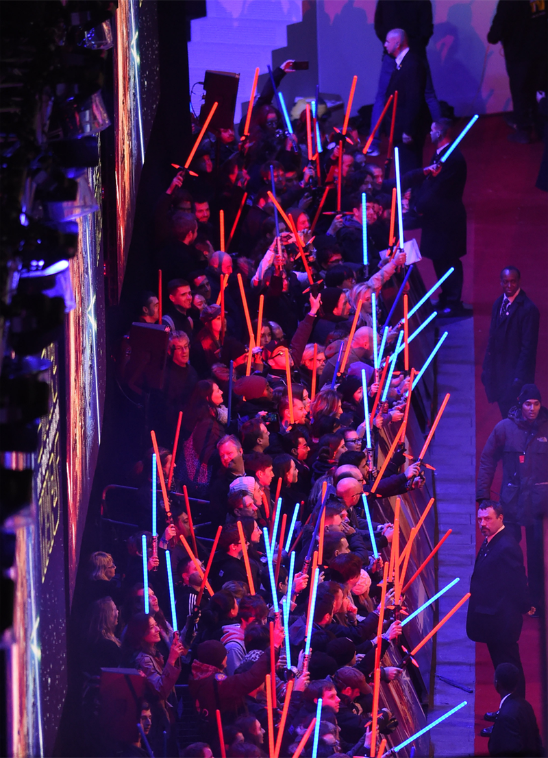 Illustration for article titled The Awesome Cosplay and Excitement of Star Wars: The Force Awakens' Opening Night